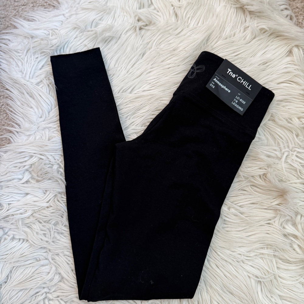 NWT Aritzia TNA Chill 7/8 cropped leggings black xxs